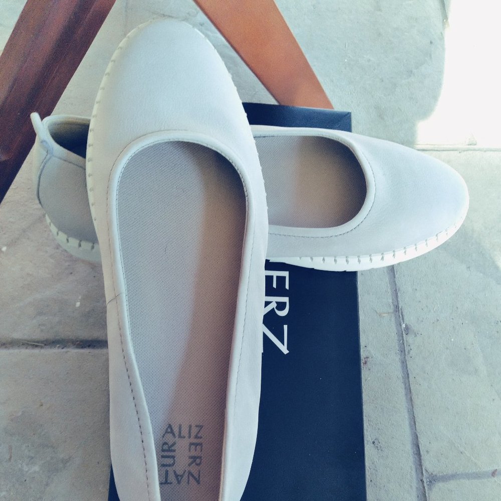 New in Box Naturalizer  DOLLY in Icy Grey Nubuck Size 11W (Runs Large)